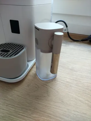 Cafetera Nespresso DeLonghi Lattissima One