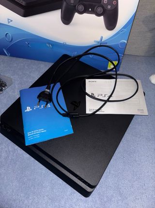PS4 Slim 500GB + Lote de Juegos