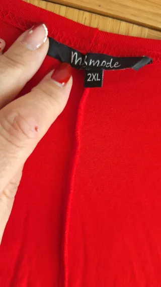 Blusa roja cruzada con fruncido