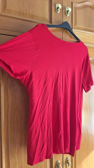 Blusa roja cruzada con fruncido