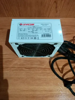 Fuente Alimentación 700W Levicom.