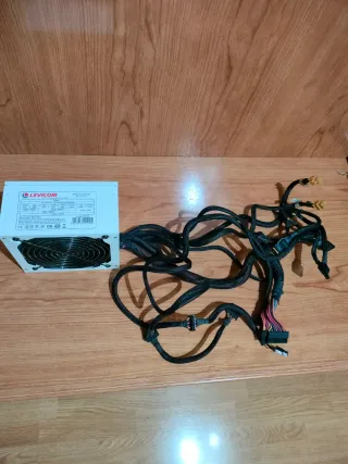 Fuente Alimentación 700W Levicom.