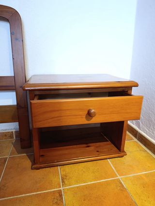 Mesita de noche madera maciza