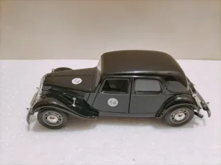 Citroen 15 CV Bburago 1/24