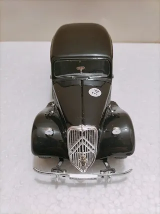 Citroen 15 CV Bburago 1/24