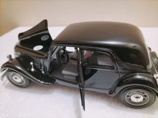 Citroen 15 CV Bburago 1/24