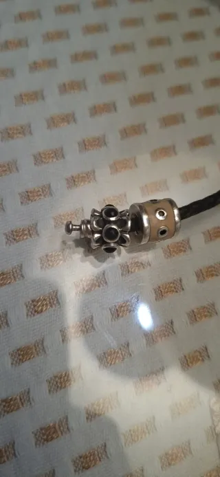 Pulsera cuero negra 6 charms PANDORA