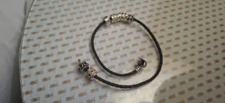 Pulsera cuero negra 6 charms PANDORA