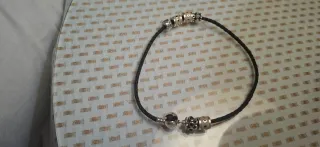 Pulsera cuero negra 6 charms PANDORA