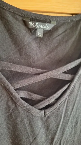 Blusa negra hombros descubiertos