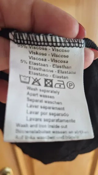 Blusa negra hombros descubiertos