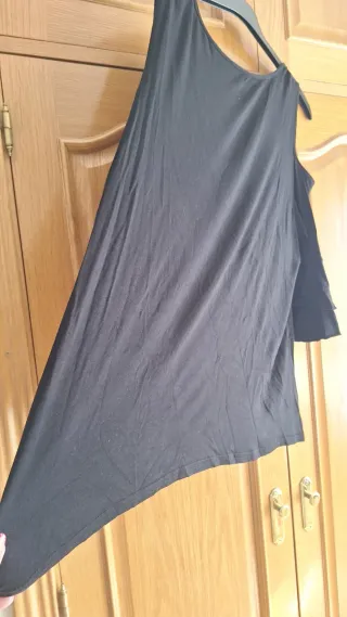 Blusa negra hombros descubiertos