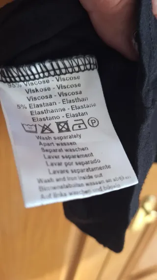 Blusa negra hombros descubiertos