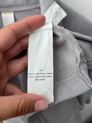 Jersey sudadera polar gris. En perfecto estado.