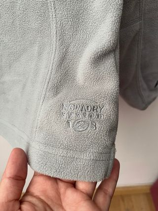 Jersey sudadera polar gris. En perfecto estado.