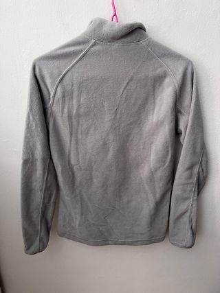 Jersey sudadera polar gris. En perfecto estado.