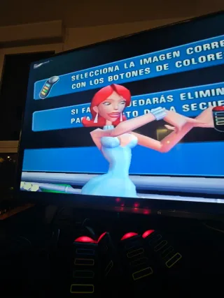 Mandos Buzz 4 PS2 + Videojuego Buzz El Mega Concur