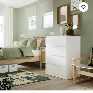 Cómoda blanca de madera