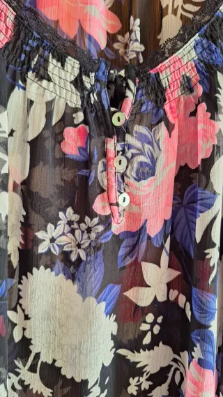 Blusa floral transparente