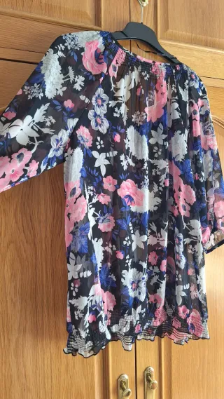 Blusa floral transparente