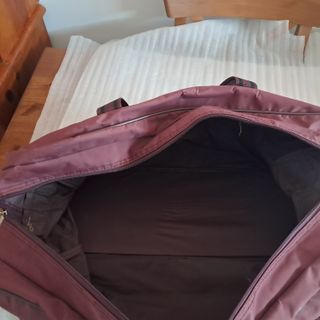 Maleta Luigi Bag Morada Rayas Negras