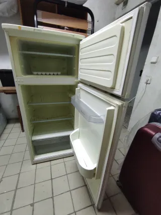 Nevera Endesa pequeña con capacidad de refrigeraci