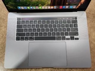 MacBook Pro 16" Plata, touch bar -2 años garantía-