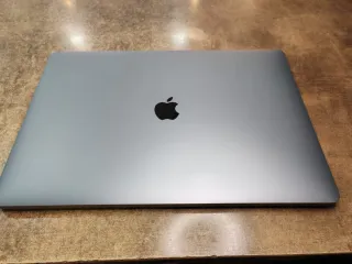 MacBook Pro 16" Plata, touch bar -2 años garantía-