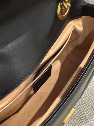 Bolso Gucci Marmont Mediano Negro Dorado