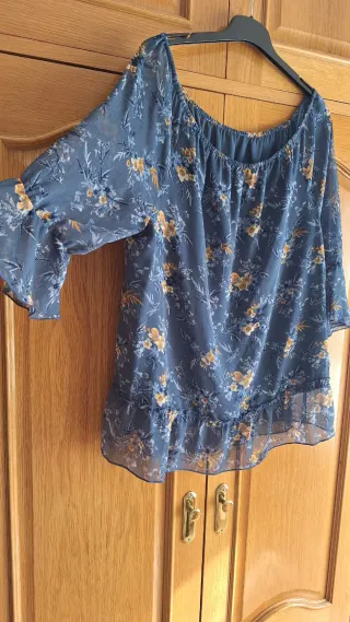 Blusa floral manga acampanada
