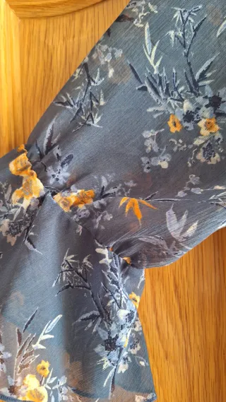 Blusa floral manga acampanada