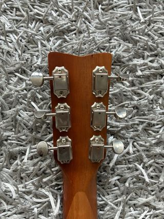 Guitarra Yamaha FG-JR1 con funda