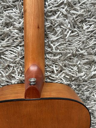 Guitarra Yamaha FG-JR1 con funda