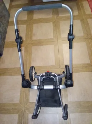 Cochecito de juguete