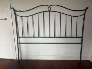 Cabecero de forja negro comprado en El Corte Inglé