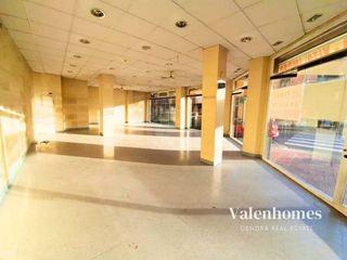 Local comercial en venta en Santa Clara-Caputxins-Hospital en Vic