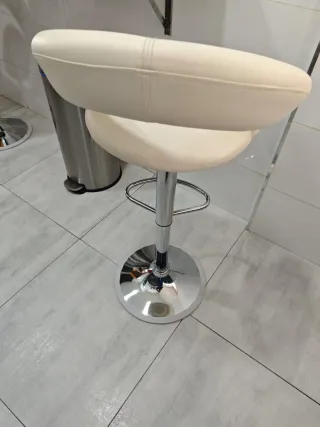 Taburete de barra regulable blanco roto