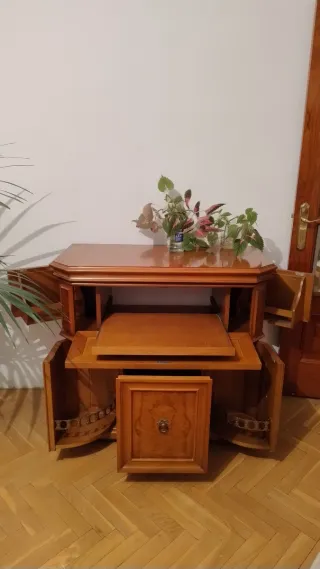 Mueble bar de madera