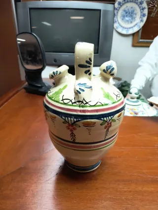 Botijo de cerámica decorado