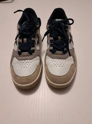 Zapatillas Munich Beige y Blancas