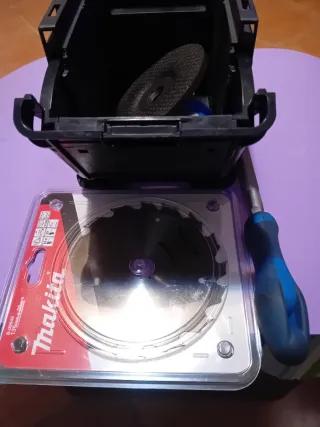 Set attrezzi: disco, lima, spina elettrica