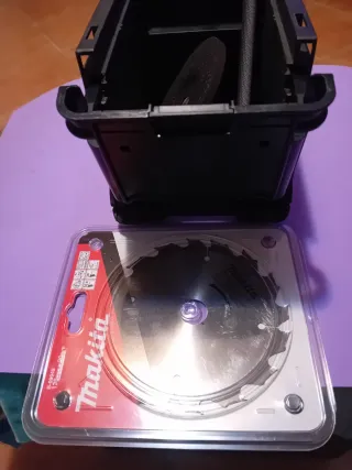 Set attrezzi: disco, lima, spina elettrica