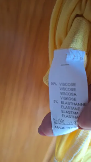 Blusa amarilla con fruncido