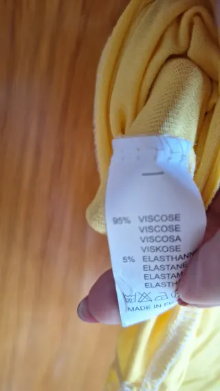 Blusa amarilla con fruncido