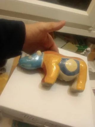 Rino in terracotta Raku