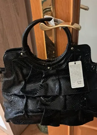 Bolso de mano PAEKJE charol negro