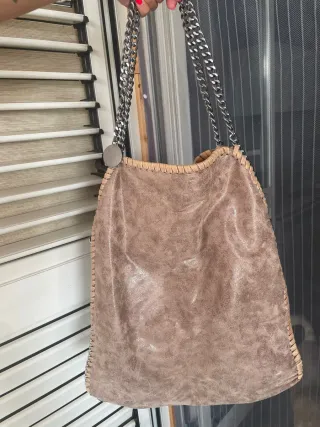 Borsa a spalla marrone con catena