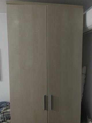 Armario y mesita de noche y estanteria