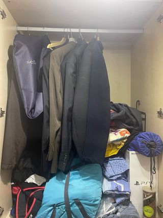 Armario y mesita de noche y estanteria