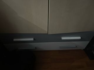 Armario y mesita de noche y estanteria